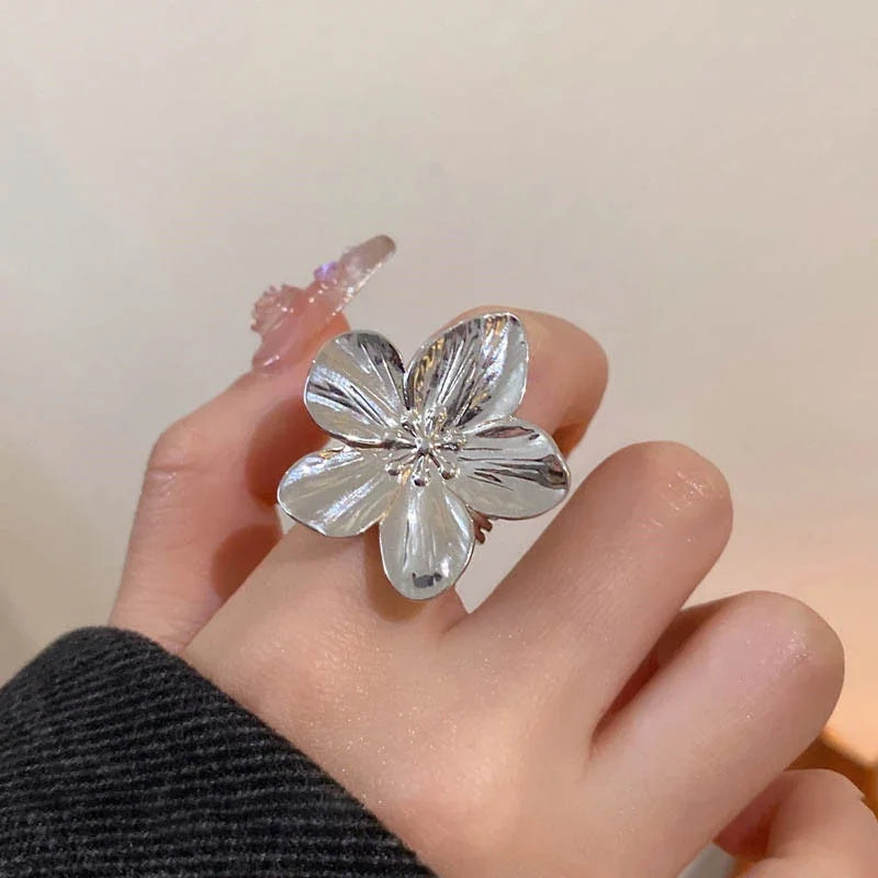 Petal Arc Set – Chic Gold-Tone Flower Earrings for Every Occasion