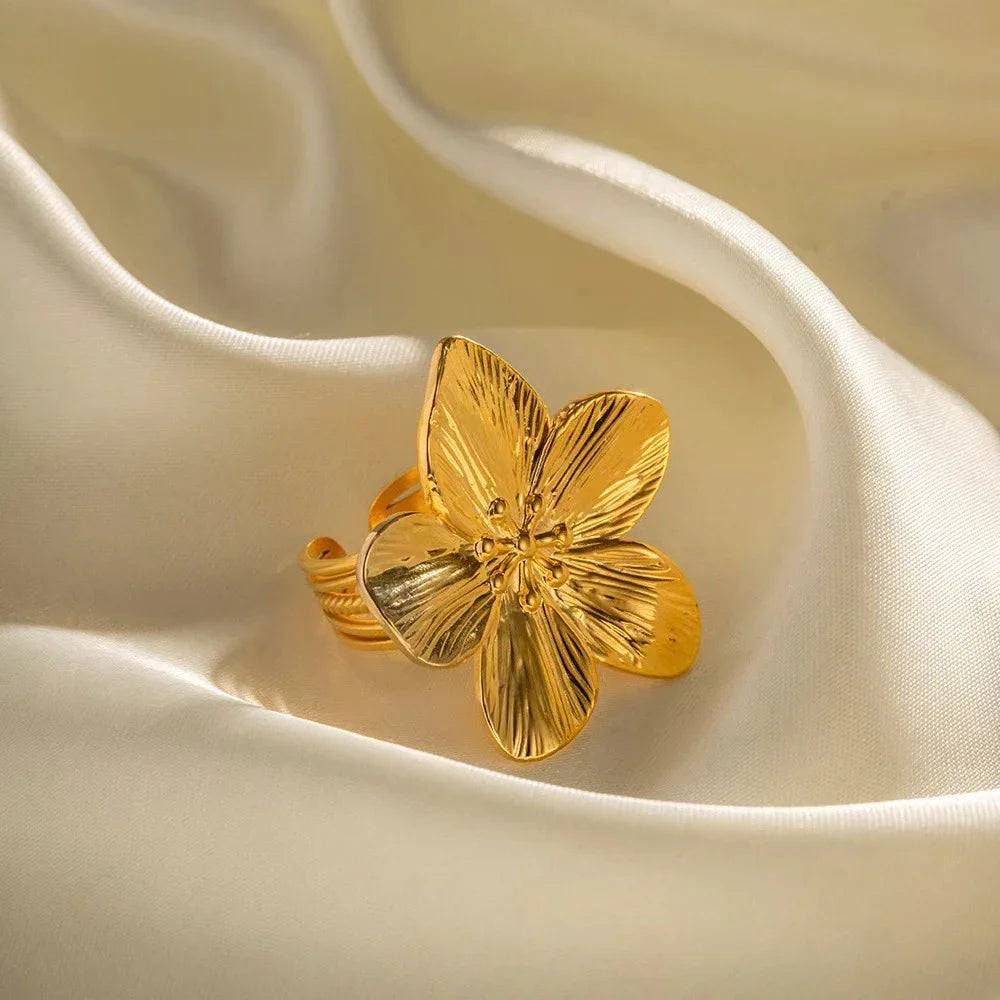 Petal Arc Set – Chic Gold-Tone Flower Earrings for Every Occasion