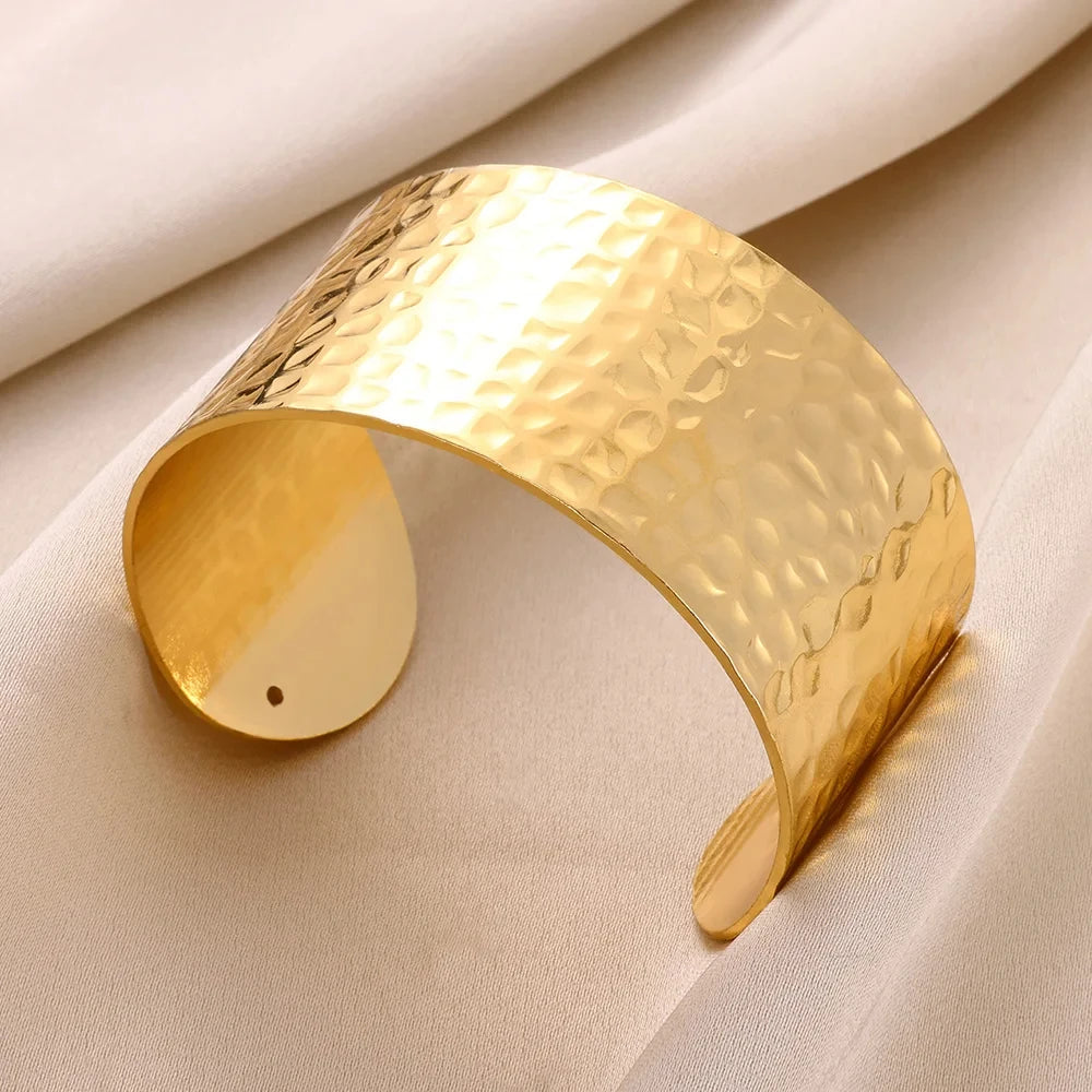 Exquisite Gold-Tone Classic Bump Cuff Bracelet – Luxury Stainless Steel Bangle