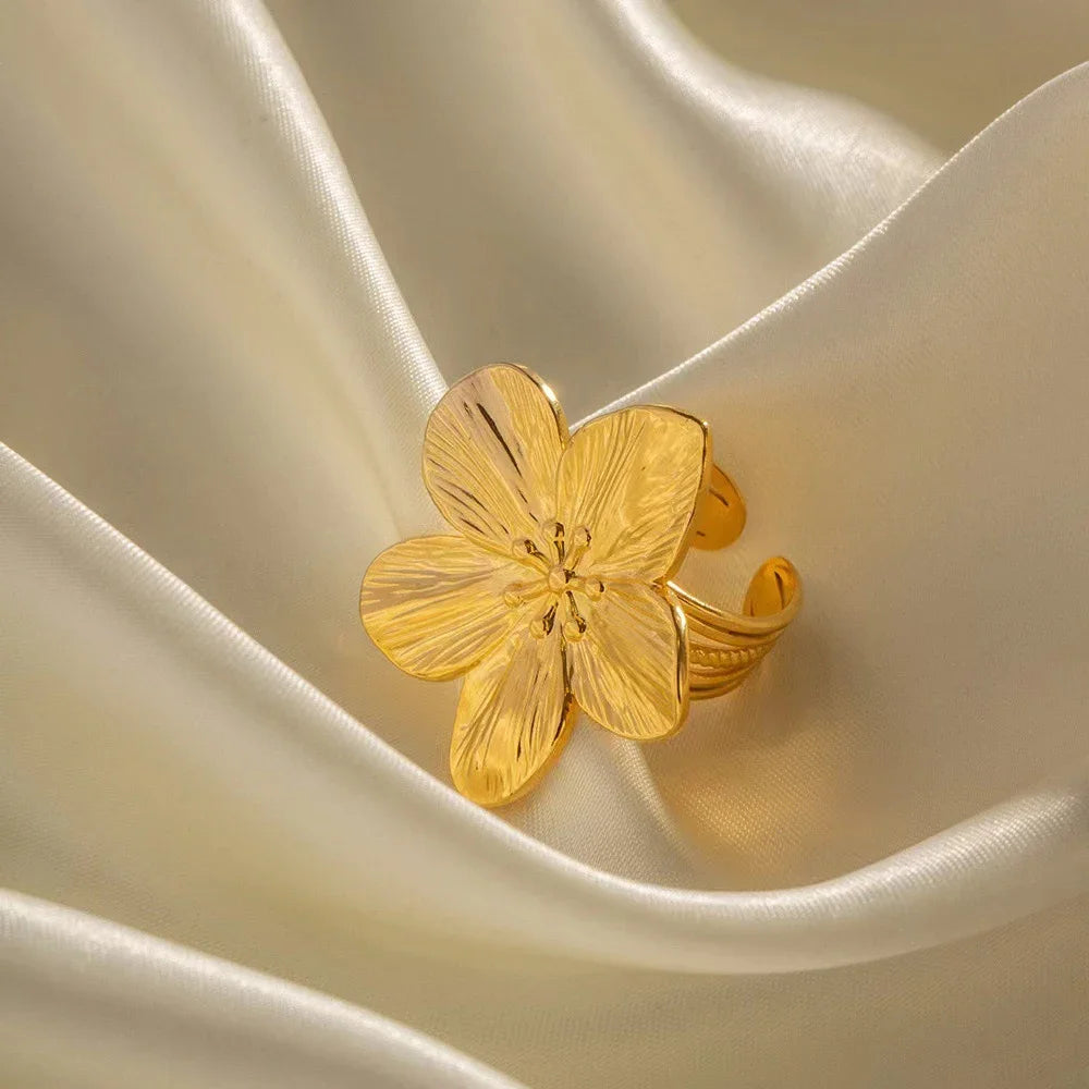 Petal Arc Set – Chic Gold-Tone Flower Earrings for Every Occasion