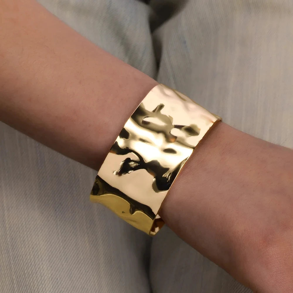 Exquisite Gold-Tone Classic Bump Cuff Bracelet – Luxury Stainless Steel Bangle
