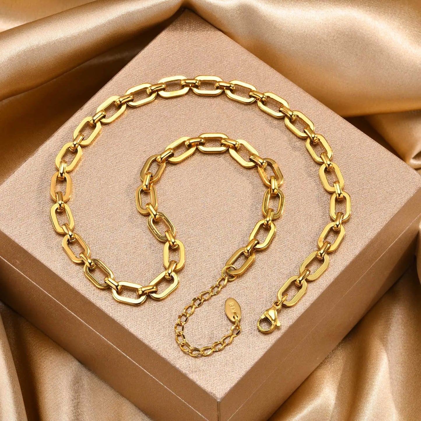 Mariner Luxe Necklace – Chunky Oval Link Gold Tone Chain