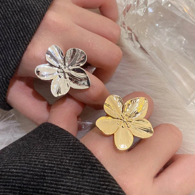 Petal Arc Set – Chic Gold-Tone Flower Earrings for Every Occasion