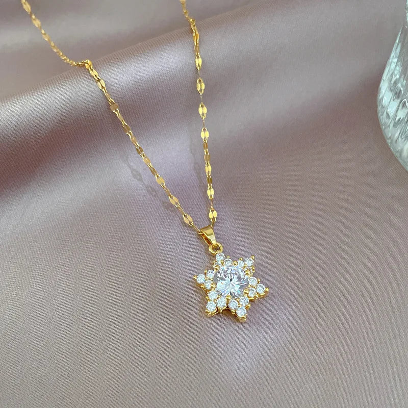 Golden Embrace: Luxe Stainless Steel Lips & Star Pendant Necklace