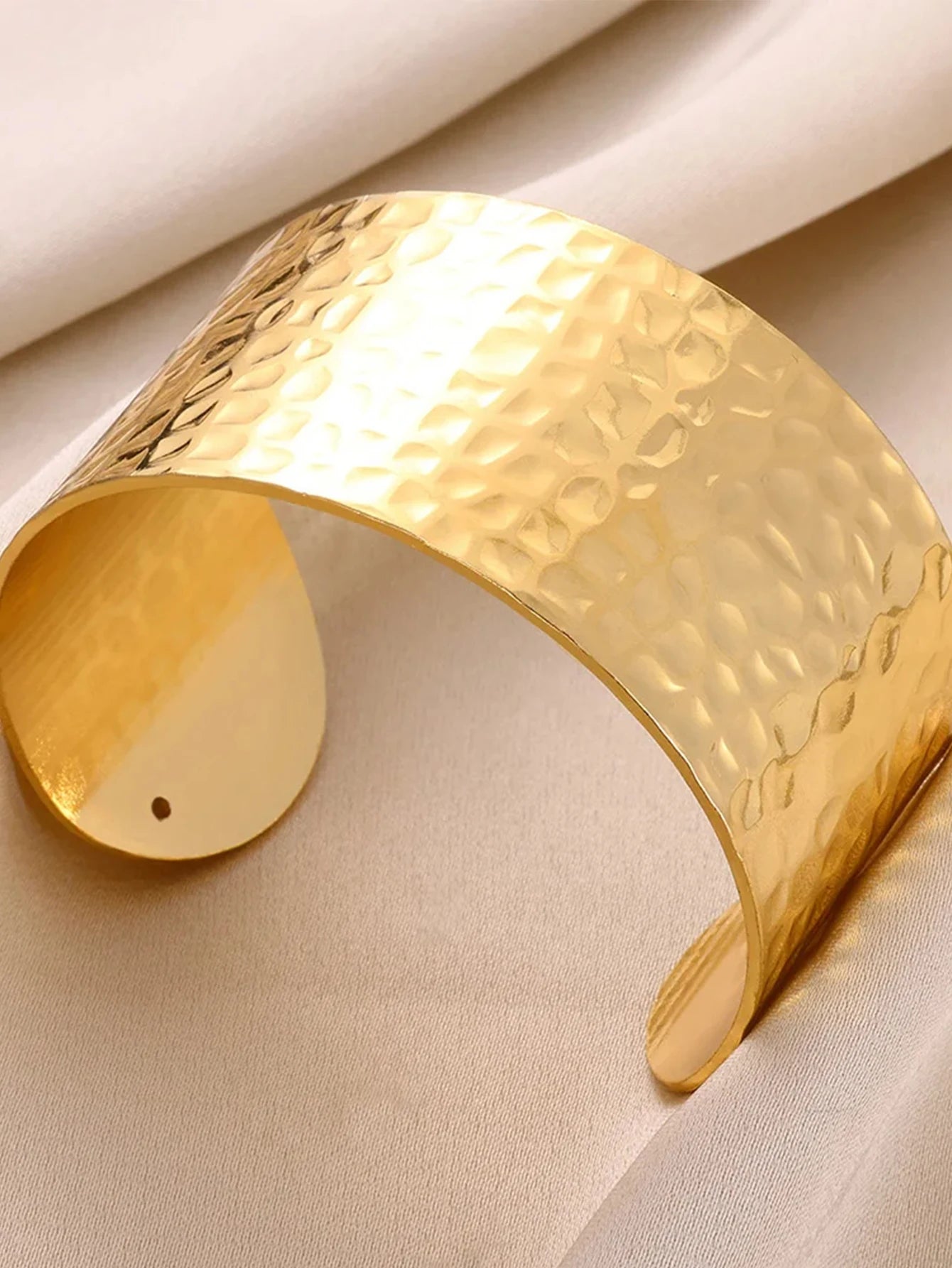 Exquisite Gold-Tone Classic Bump Cuff Bracelet – Luxury Stainless Steel Bangle
