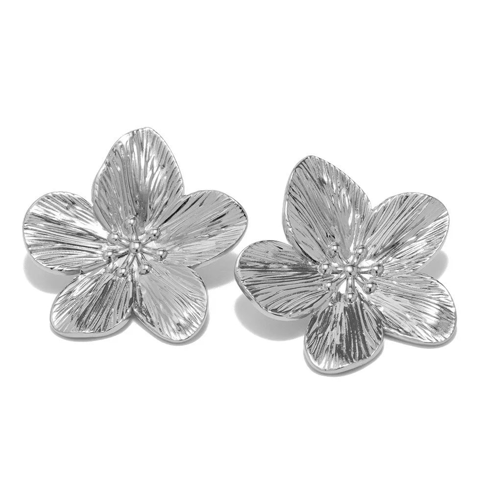 Petal Arc Set – Chic Gold-Tone Flower Earrings for Every Occasion