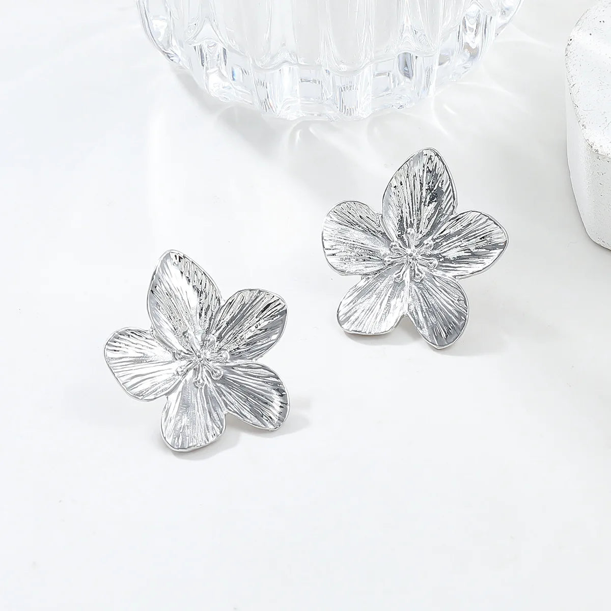 Petal Arc Set – Chic Gold-Tone Flower Earrings for Every Occasion