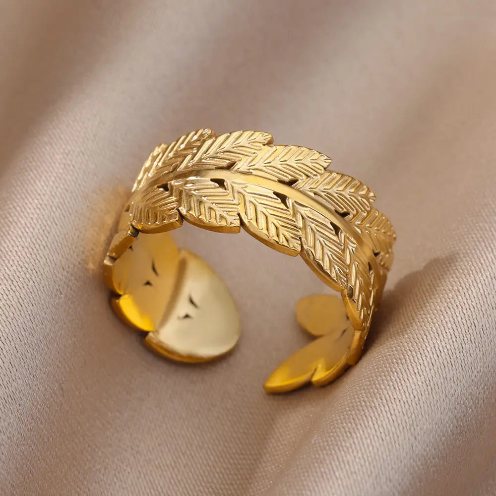 Lumiére Ring – Modern Gold-Tone Elegance