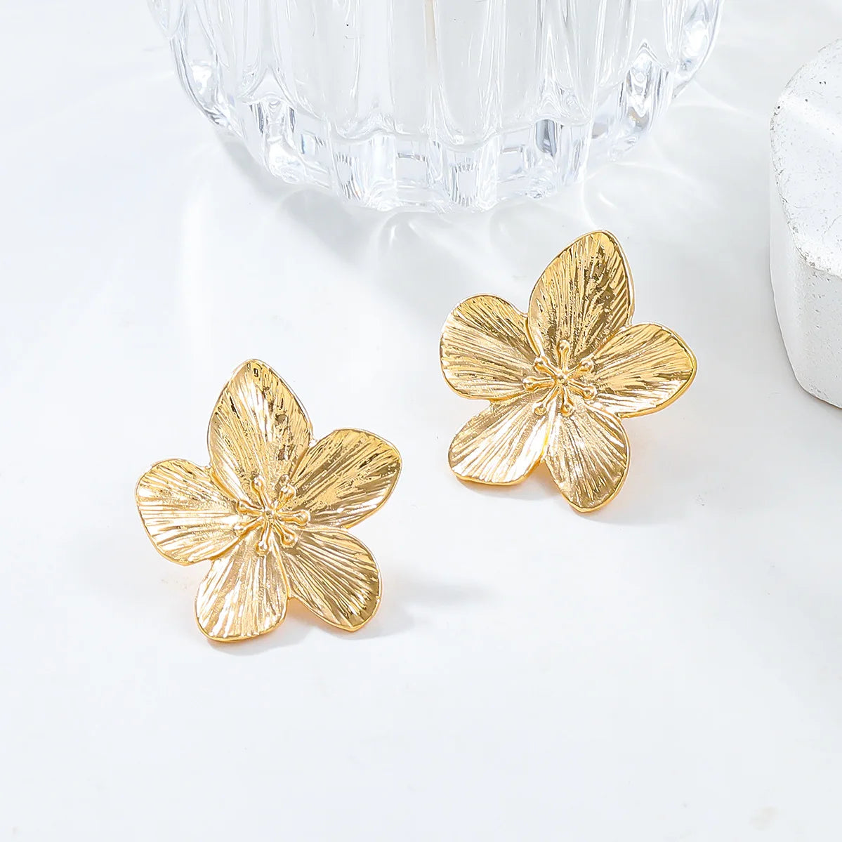Petal Arc Set – Chic Gold-Tone Flower Earrings for Every Occasion