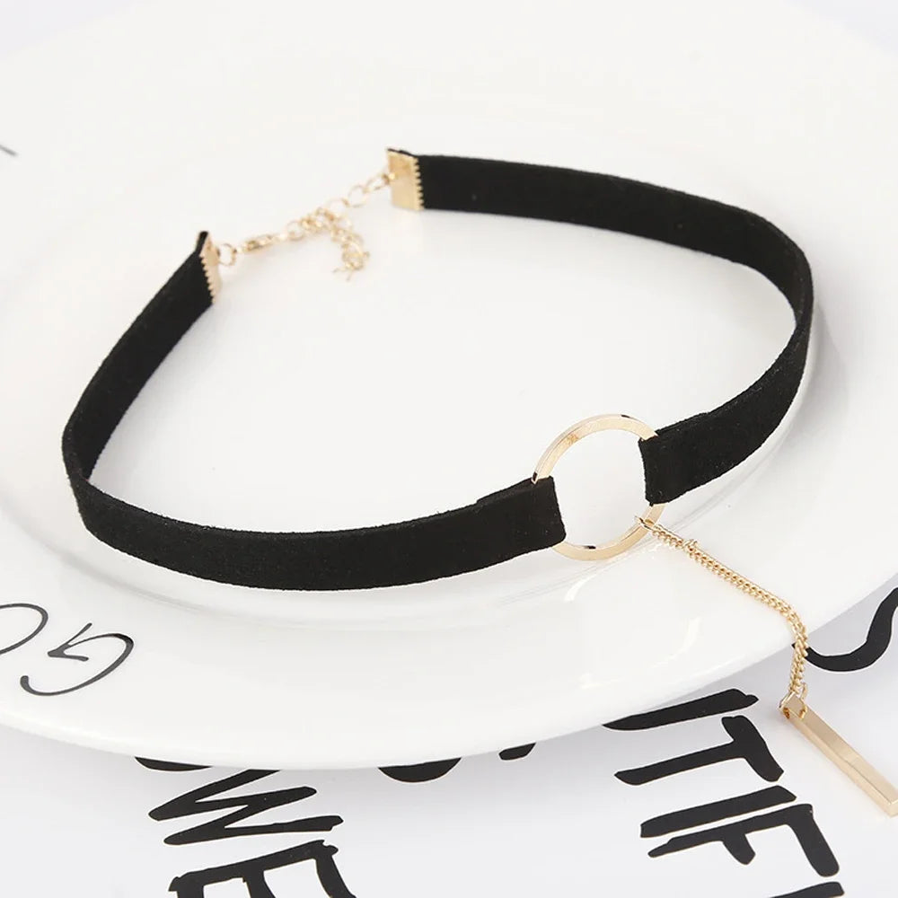 Velvet Choker Necklace – Dainty Bar & Circle Pendant in Black and Brown Rope Design