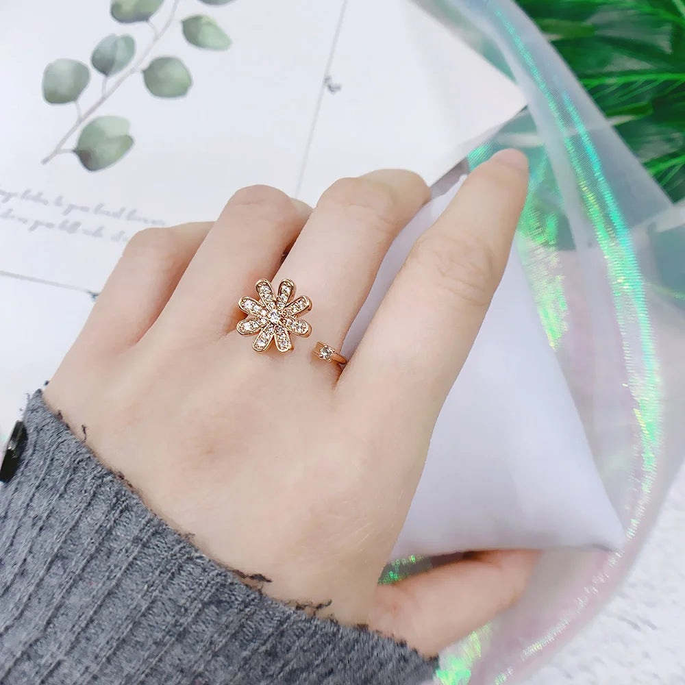 Chic Flower Finger Ring – Rose Gold Tone with Sparkling Gem
