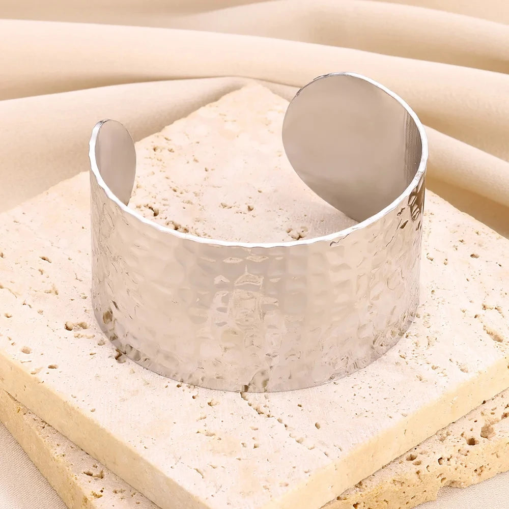 Exquisite Gold-Tone Classic Bump Cuff Bracelet – Luxury Stainless Steel Bangle