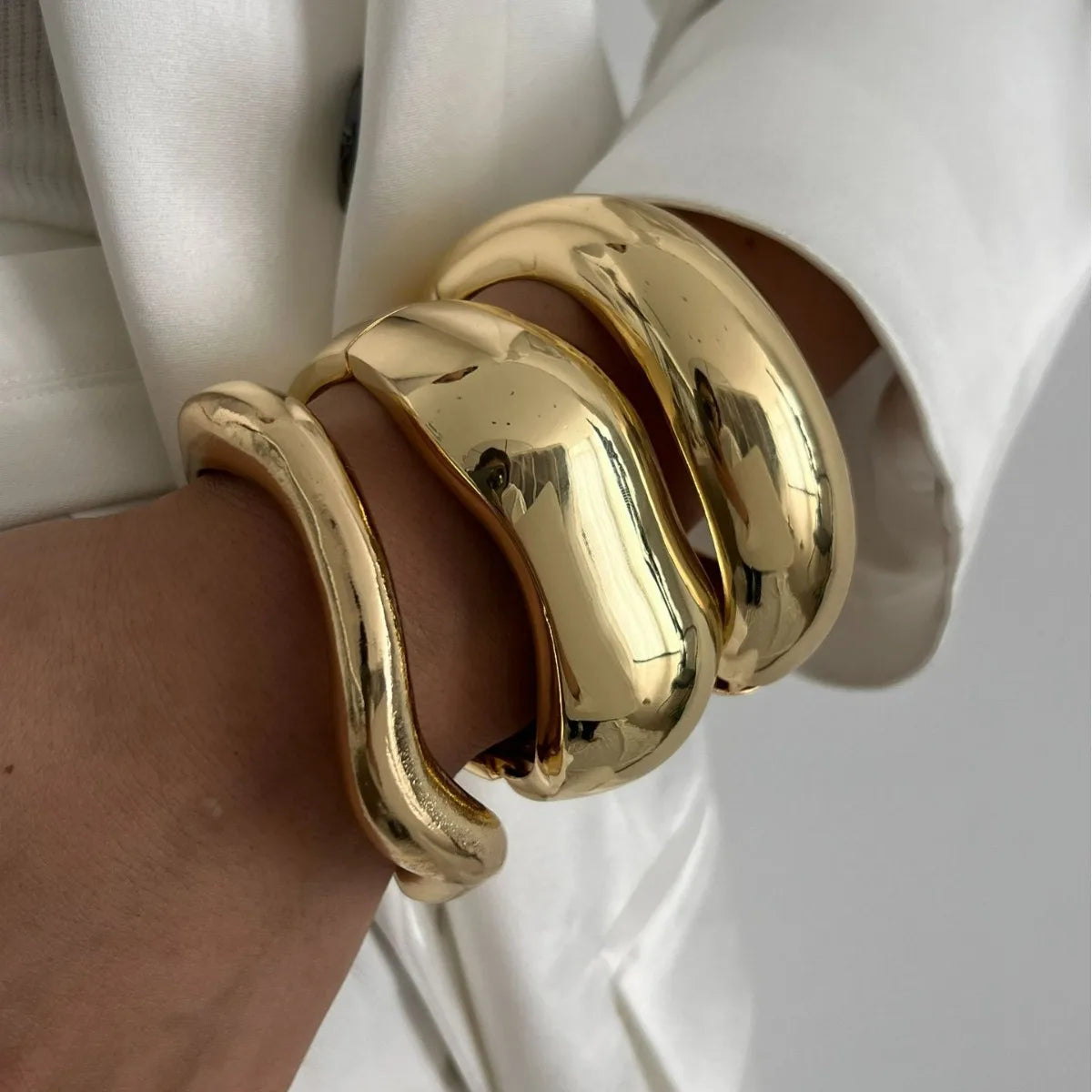 Vintage Wide Statement Cuff Bangle – Gold & Silver Tone Geometric Metal Spring Bracelet