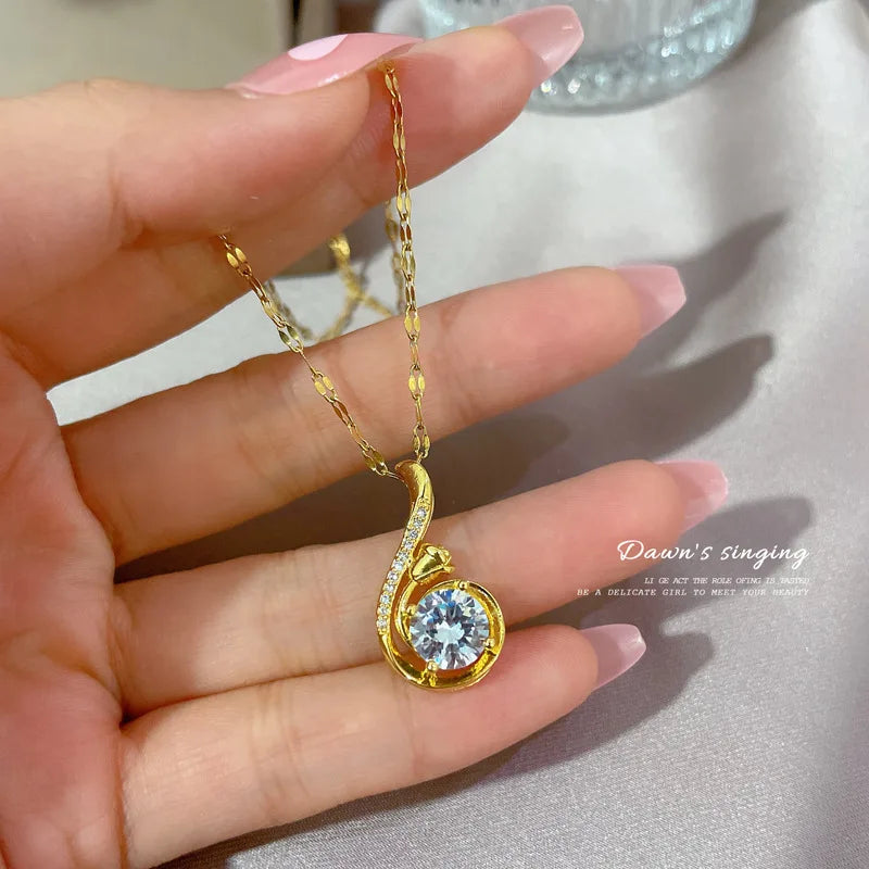 Eternal Shine: Luxe Gold Clavicle Link Necklace