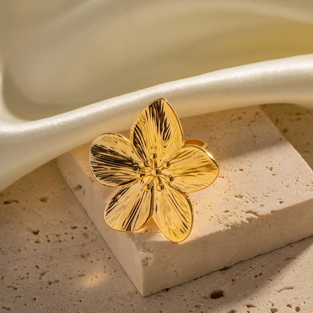 Petal Arc Set – Chic Gold-Tone Flower Earrings for Every Occasion