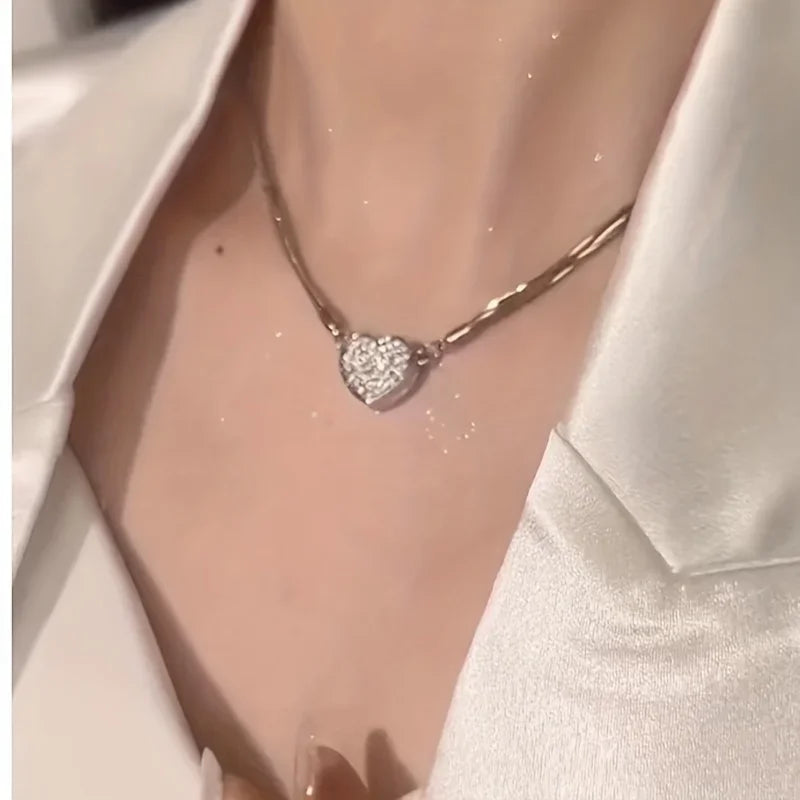 Elegant Heart Zircon Pendant Necklace – Multilayer Clavicle Chain with Magnetic Clasp