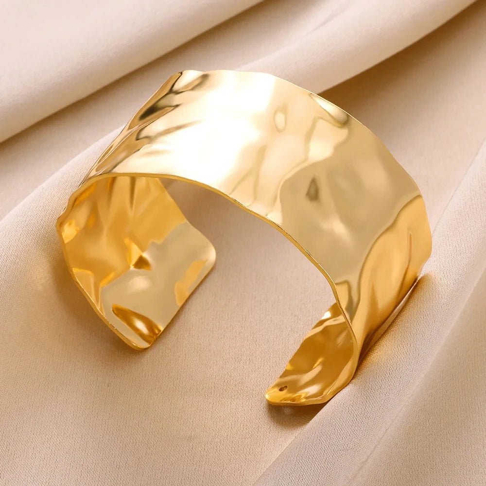 Exquisite Gold-Tone Classic Bump Cuff Bracelet – Luxury Stainless Steel Bangle