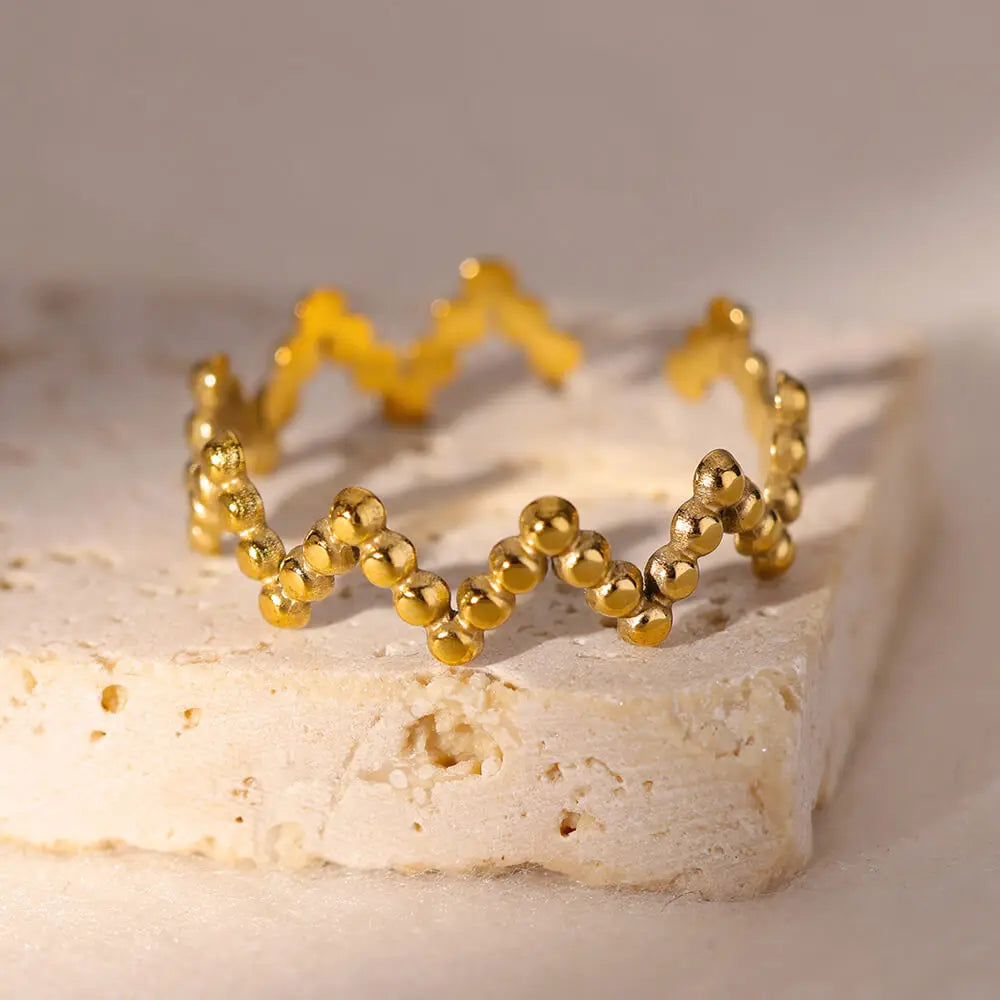 Lumiére Ring – Modern Gold-Tone Elegance