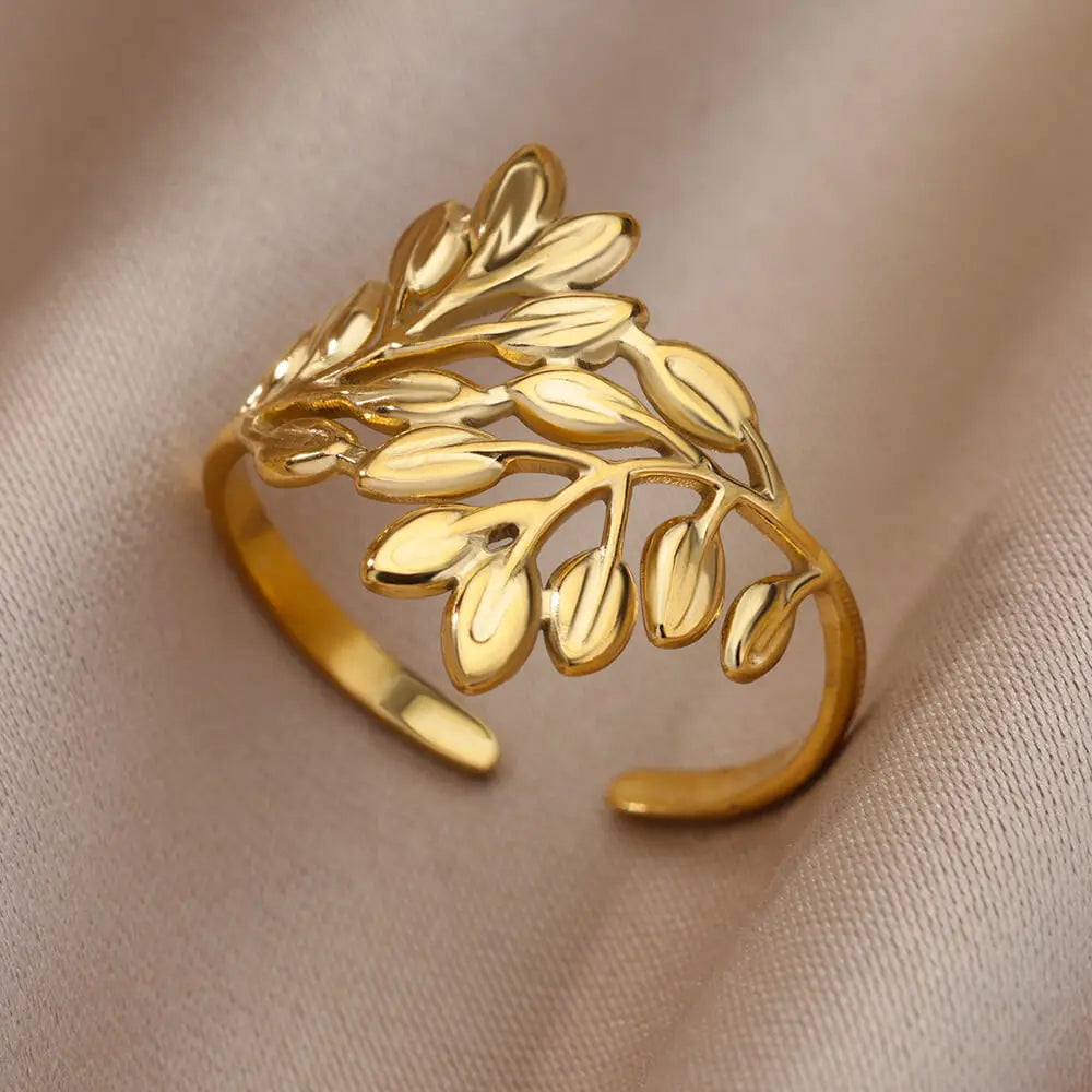 Lumiére Ring – Modern Gold-Tone Elegance