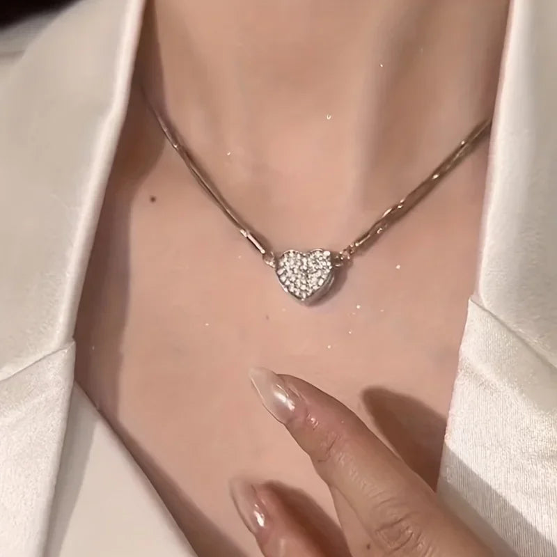 Elegant Heart Zircon Pendant Necklace – Multilayer Clavicle Chain with Magnetic Clasp