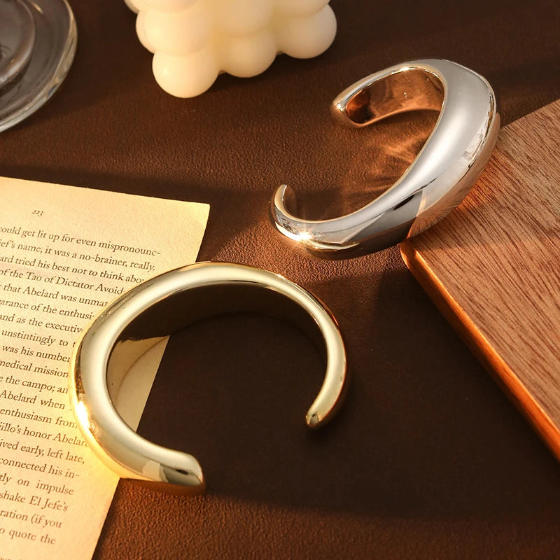 Sculpted Curve Bangle – Bold Irregular Statement Cuff