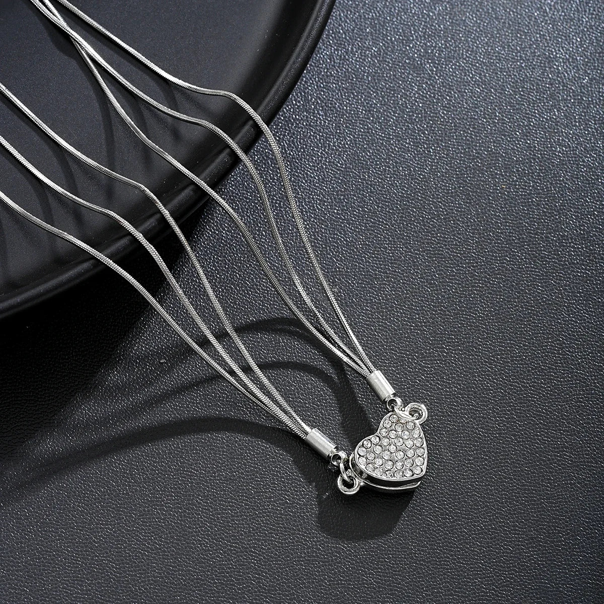 Elegant Heart Zircon Pendant Necklace – Multilayer Clavicle Chain with Magnetic Clasp