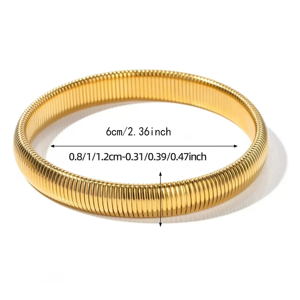 Gilded Tension Cuff – Mirror-Polished 18K Gold Elastic Form
