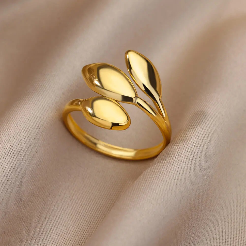 Lumiére Ring – Modern Gold-Tone Elegance