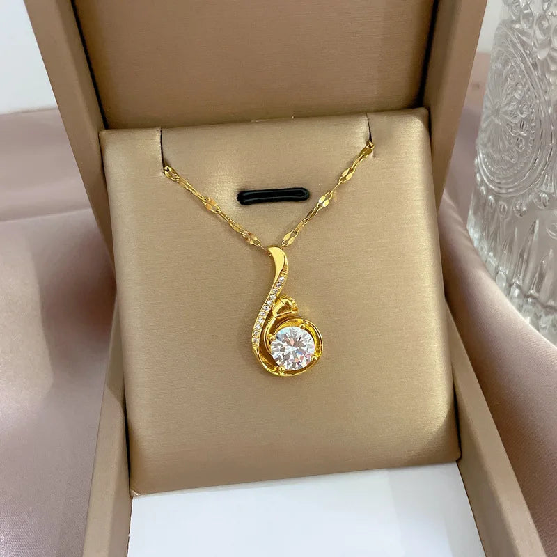 Eternal Shine: Luxe Gold Clavicle Link Necklace