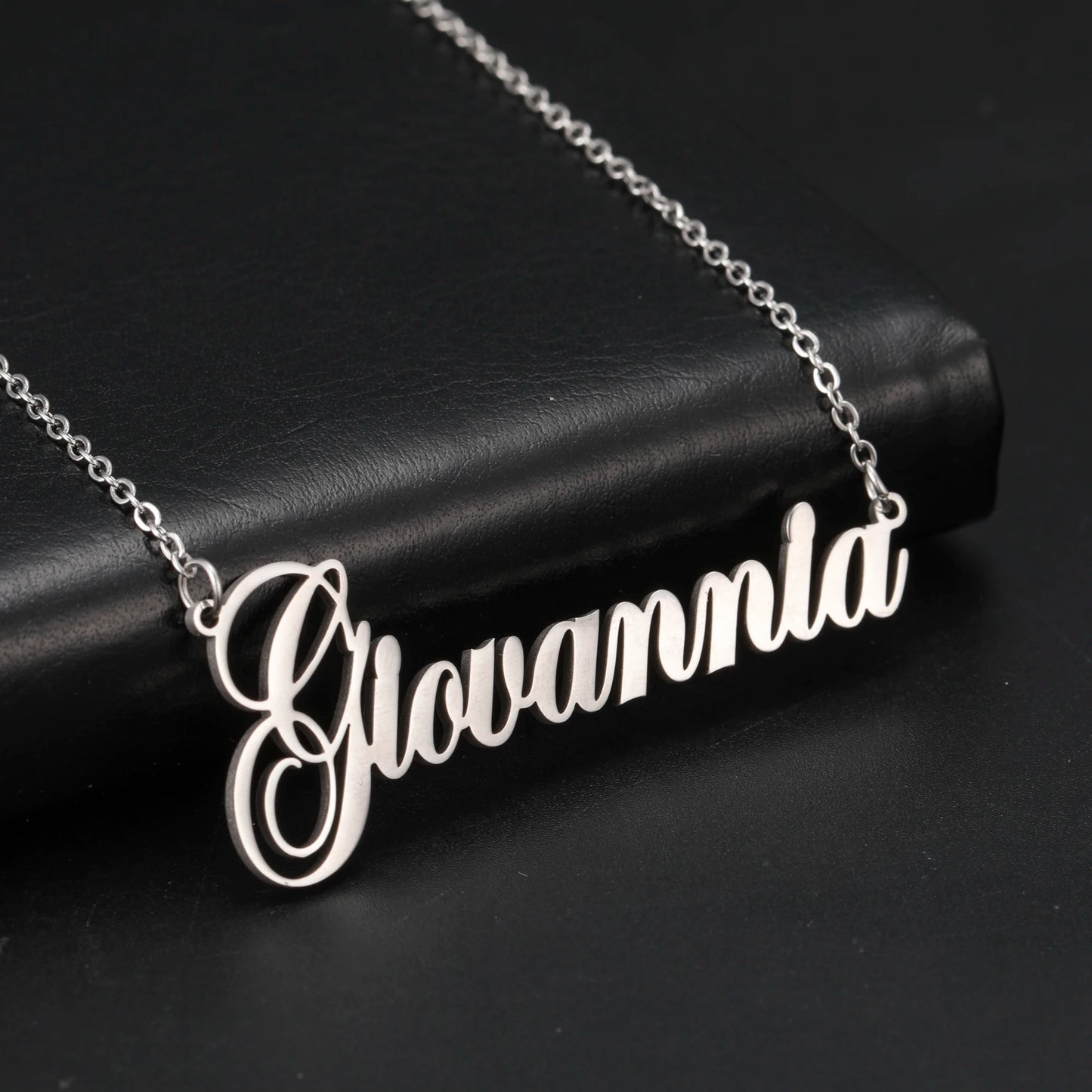 Custom Golden Name Choker – Engrave Multiple Names for a Truly Personal Touch