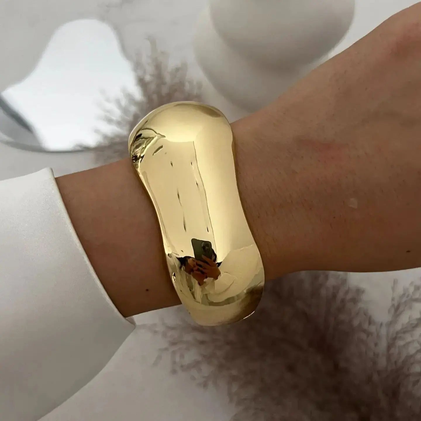Vintage Wide Statement Cuff Bangle – Gold & Silver Tone Geometric Metal Spring Bracelet