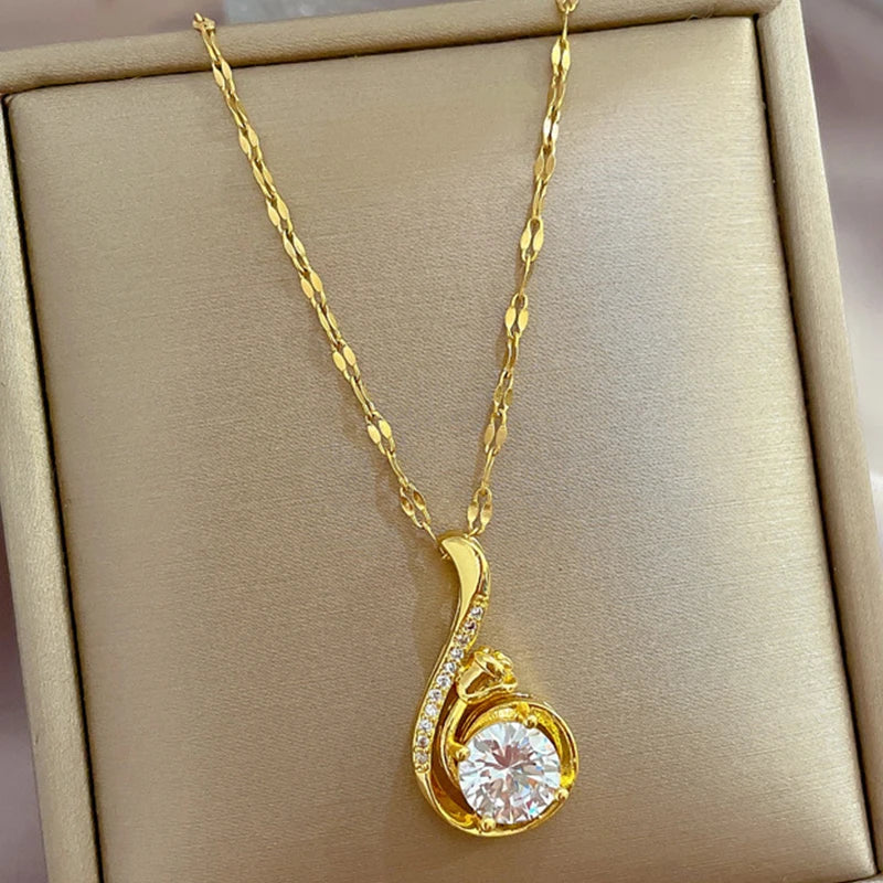 Eternal Shine: Luxe Gold Clavicle Link Necklace