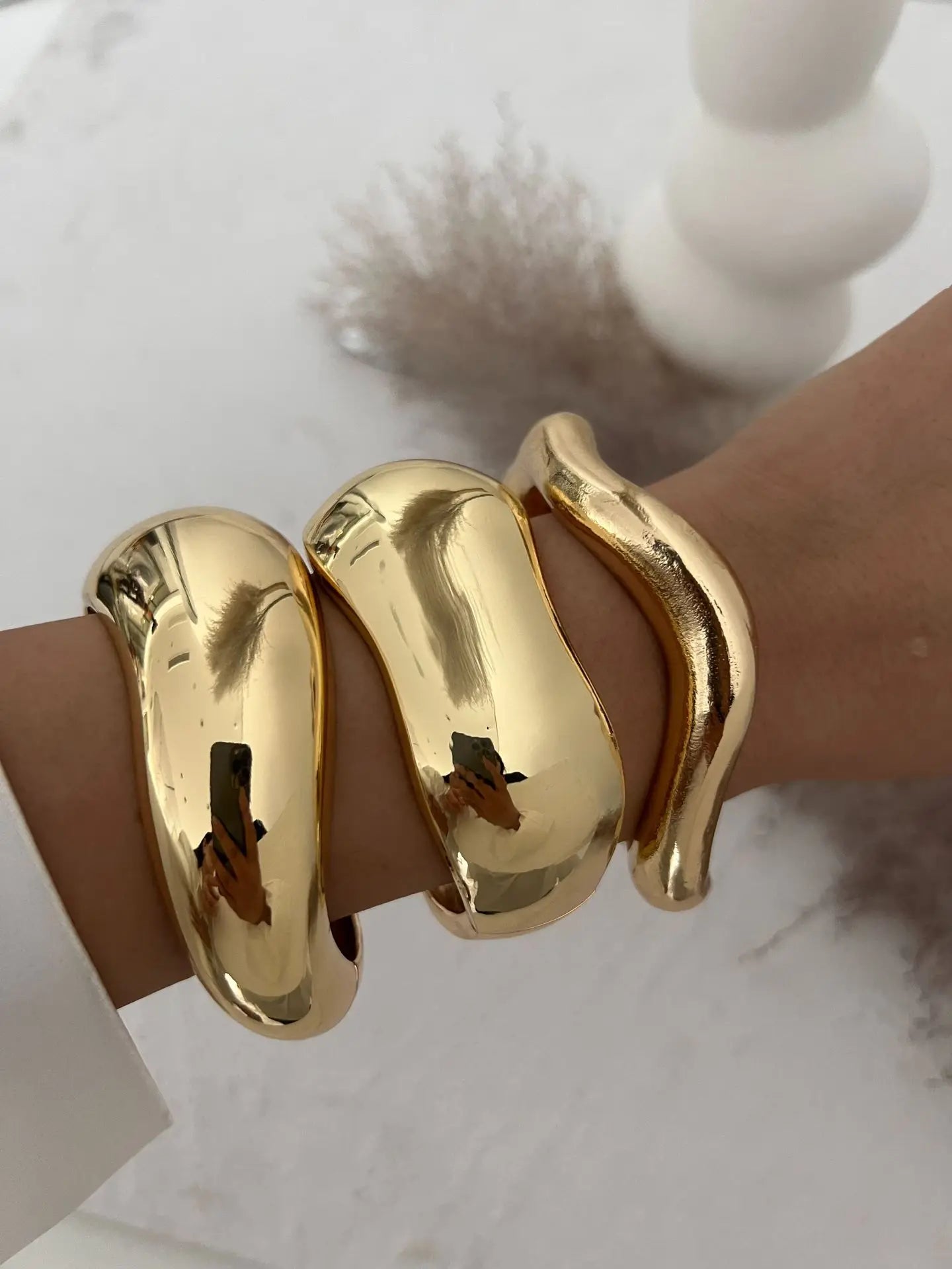 Vintage Wide Statement Cuff Bangle – Gold & Silver Tone Geometric Metal Spring Bracelet