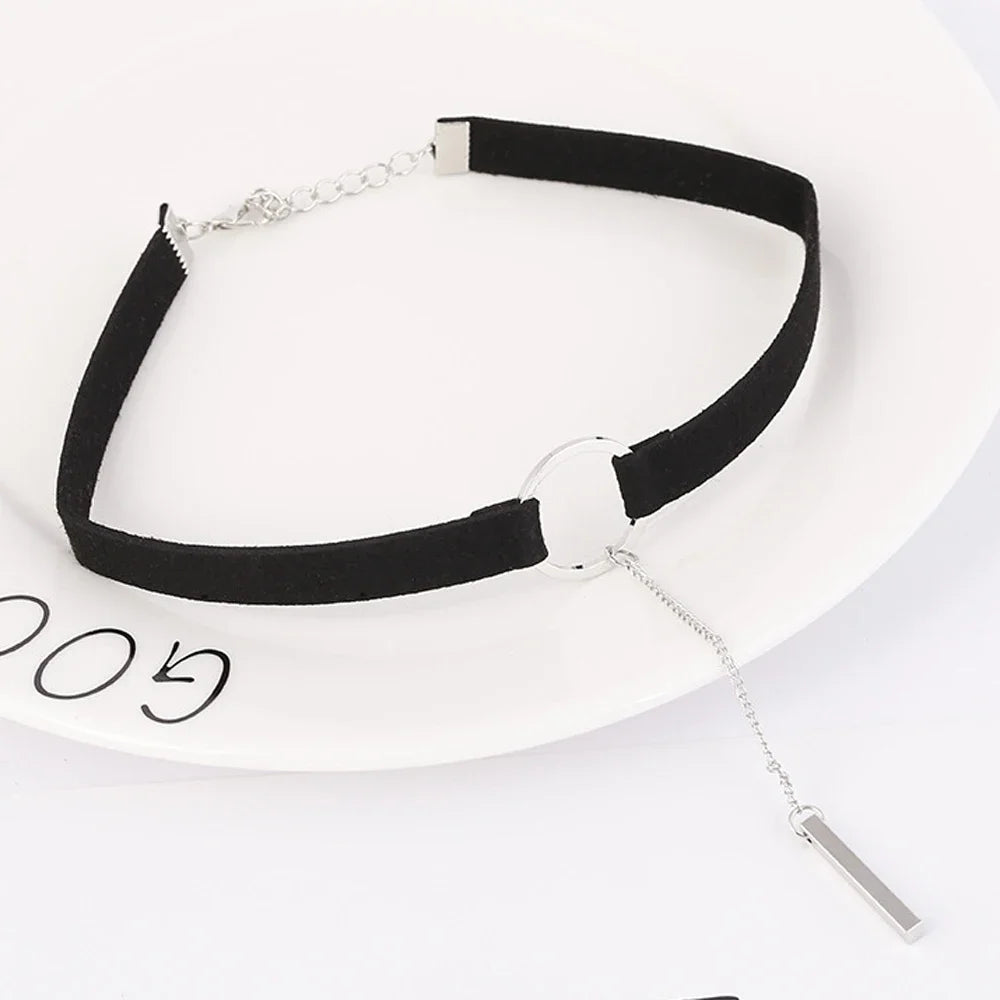 Velvet Choker Necklace – Dainty Bar & Circle Pendant in Black and Brown Rope Design