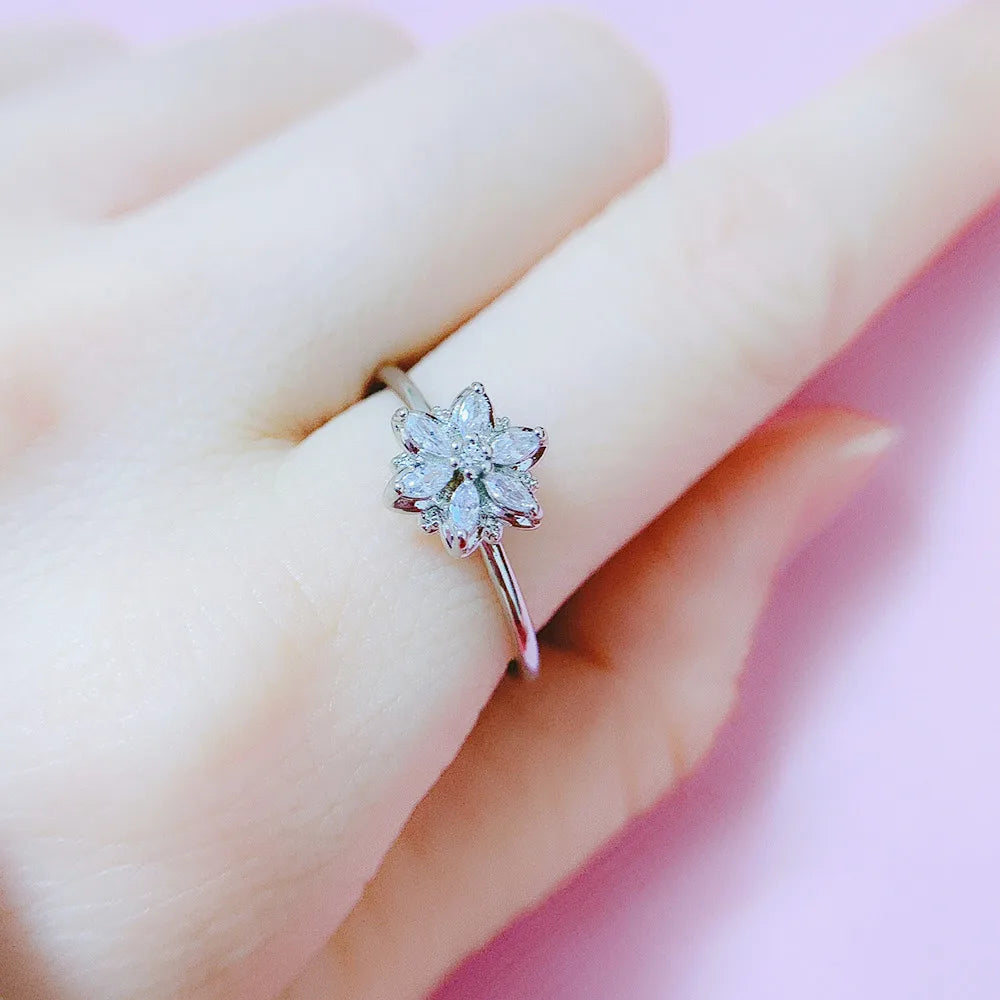 Chic Flower Finger Ring – Rose Gold Tone with Sparkling Gem