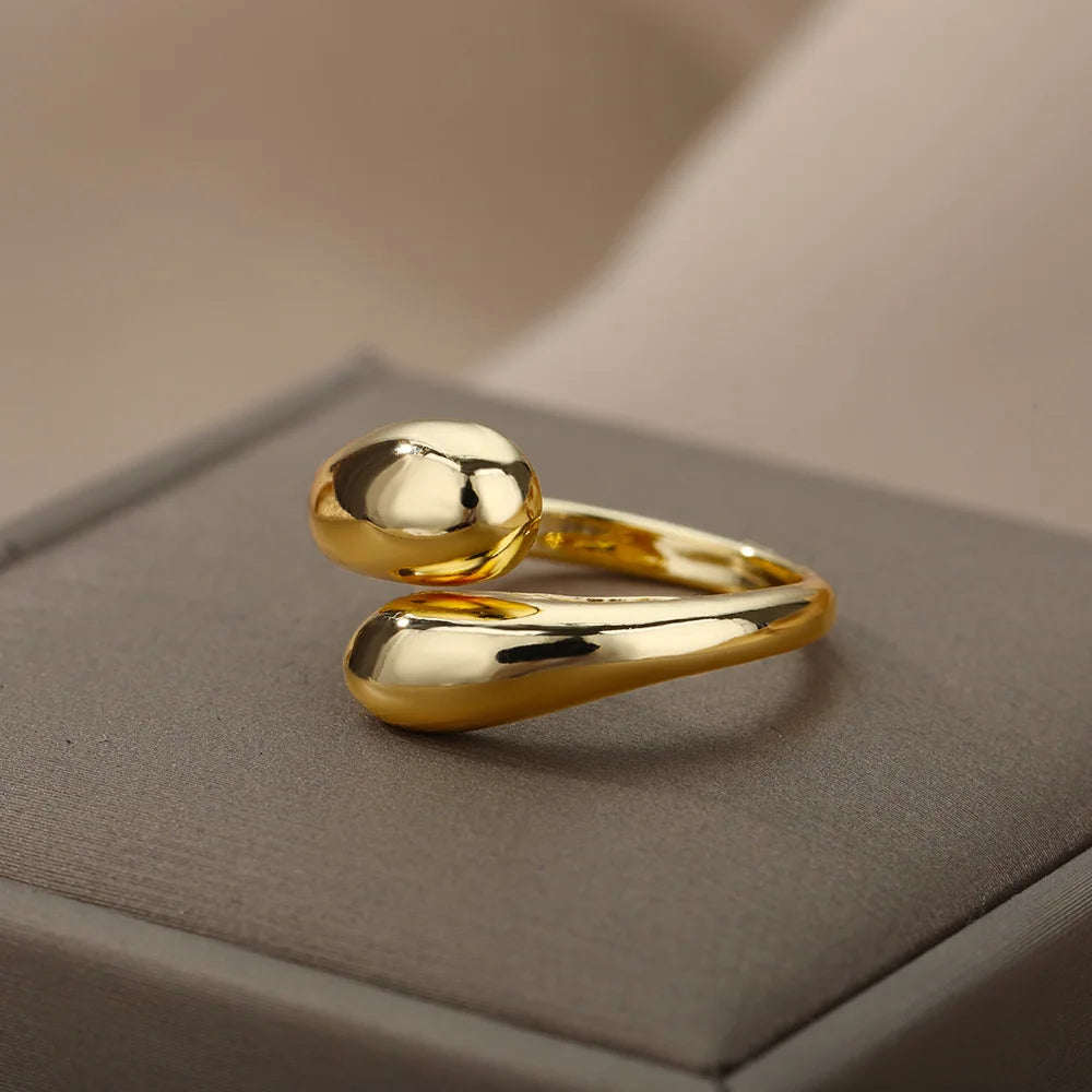 Lumiére Ring – Modern Gold-Tone Elegance