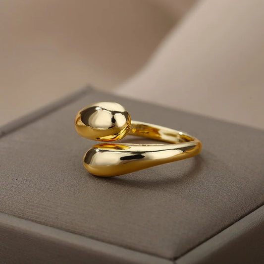 Lumiére Ring – Modern Gold-Tone Elegance