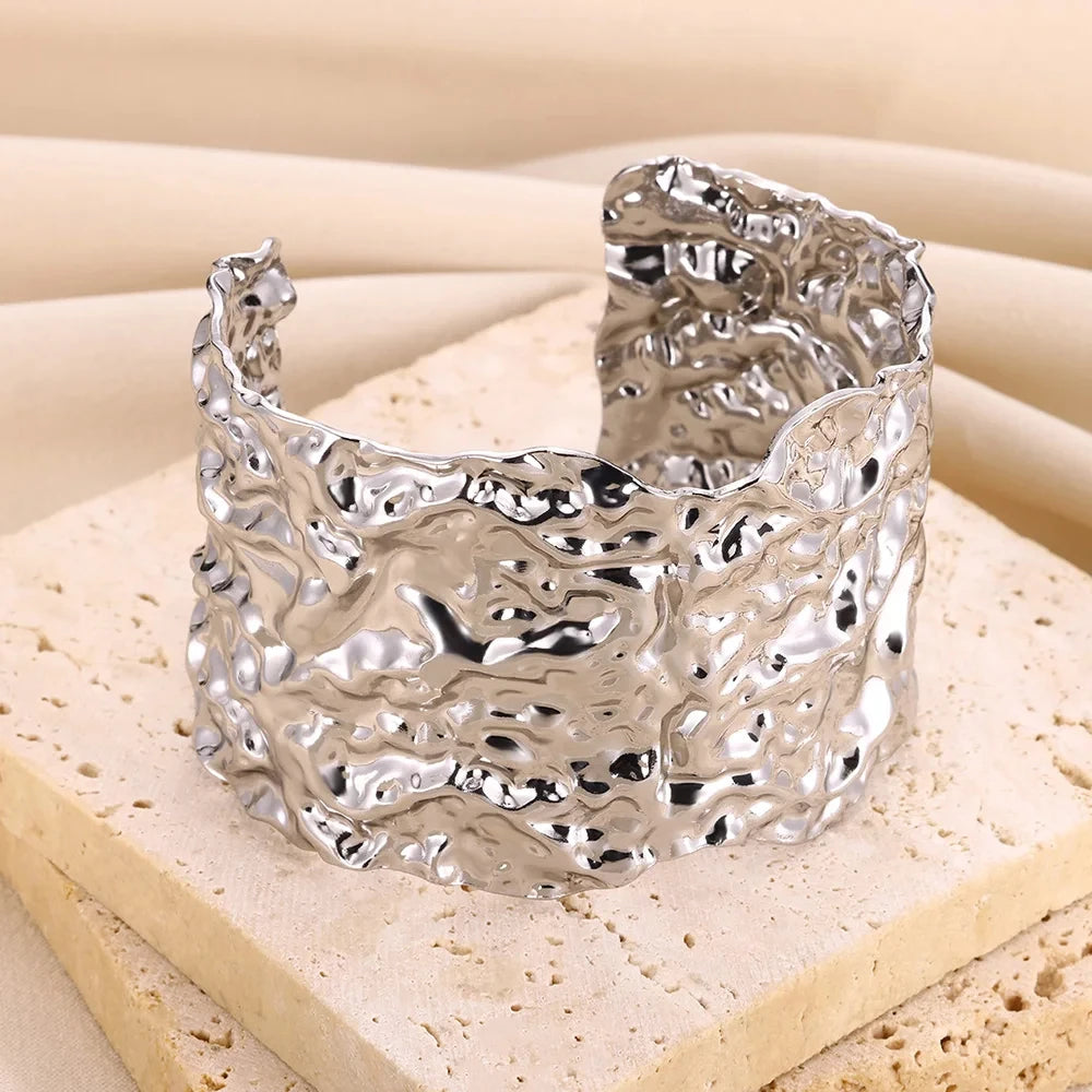 Exquisite Gold-Tone Classic Bump Cuff Bracelet – Luxury Stainless Steel Bangle