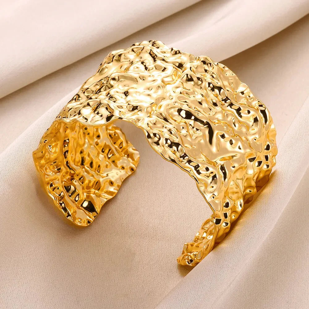 Exquisite Gold-Tone Classic Bump Cuff Bracelet – Luxury Stainless Steel Bangle