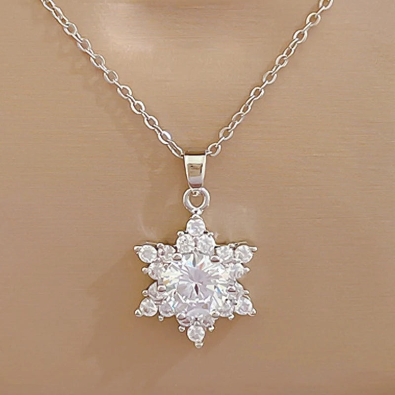 Golden Embrace: Luxe Stainless Steel Lips & Star Pendant Necklace