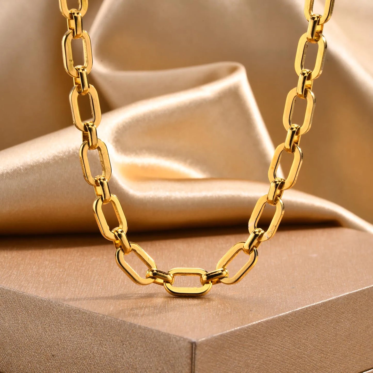Mariner Luxe Necklace – Chunky Oval Link Gold Tone Chain