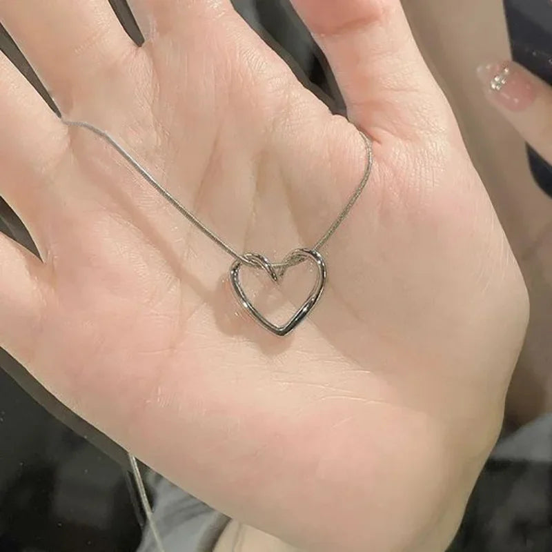 Elegant Heart Zircon Pendant Necklace – Multilayer Clavicle Chain with Magnetic Clasp