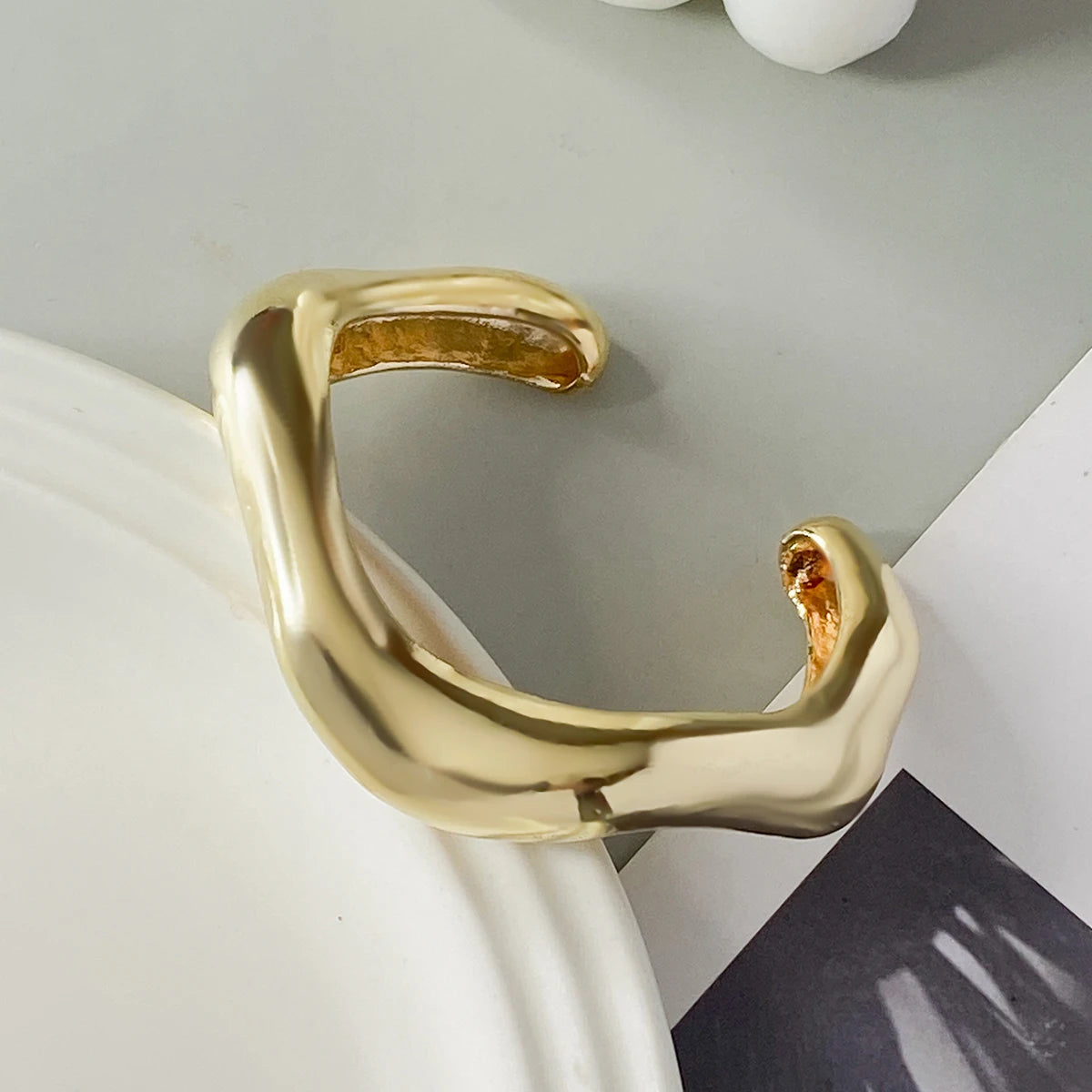 Vortex Wire Bracelet – Luxe Open Cuff Design