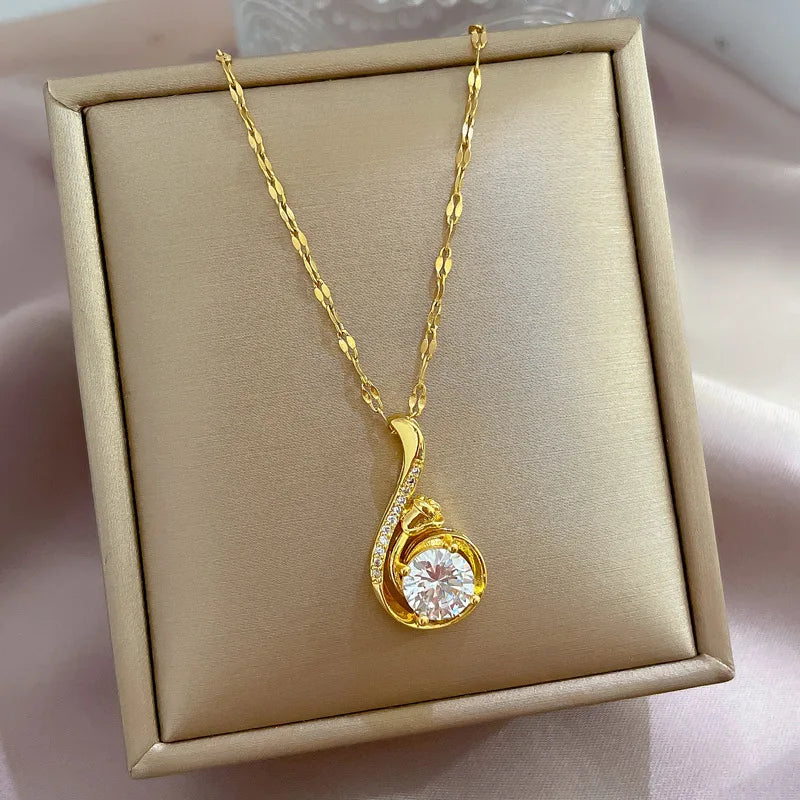 Eternal Shine: Luxe Gold Clavicle Link Necklace