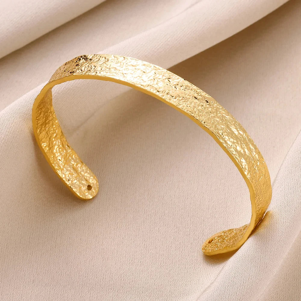 Exquisite Gold-Tone Classic Bump Cuff Bracelet – Luxury Stainless Steel Bangle