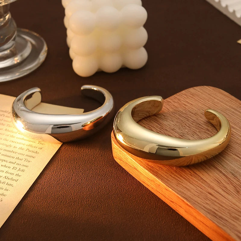 Sculpted Curve Bangle – Bold Irregular Statement Cuff