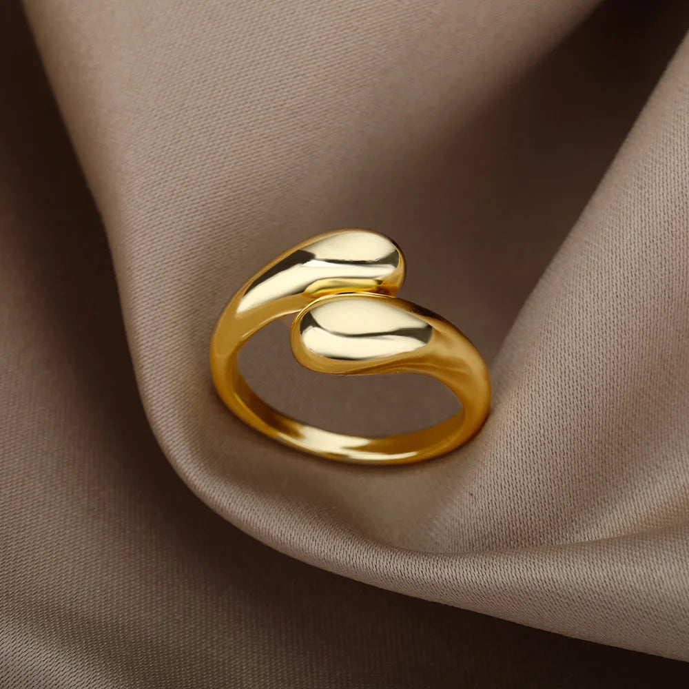 Lumiére Ring – Modern Gold-Tone Elegance