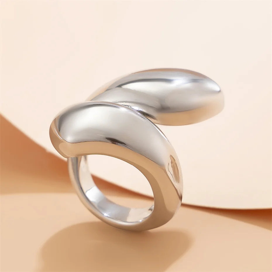 Ophira Ring – Vintage-Inspired Geometric Snake Band