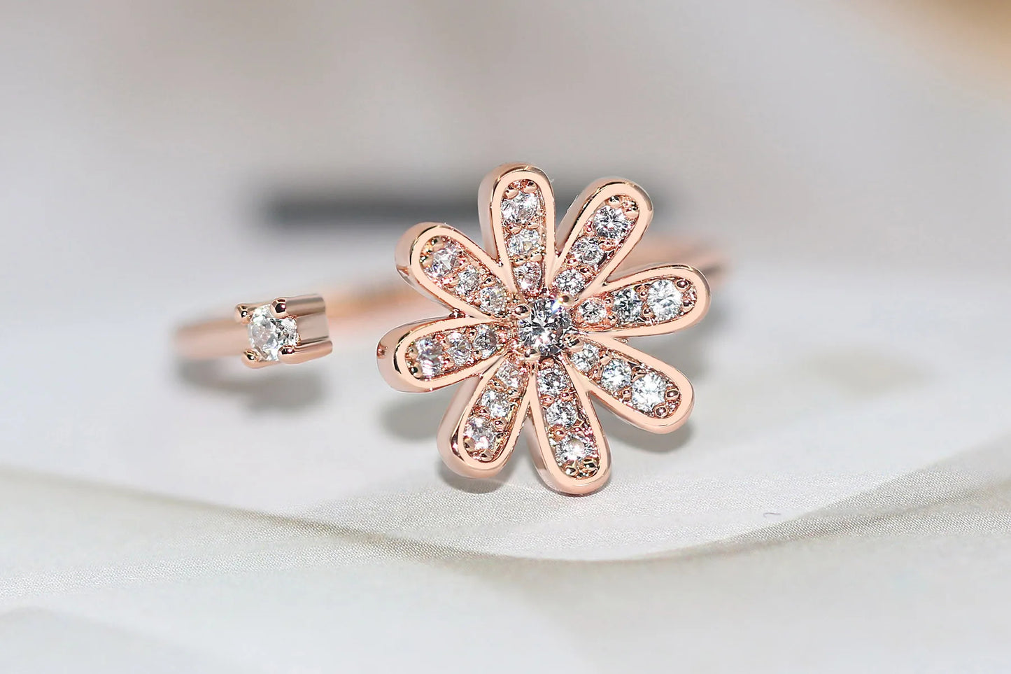 Chic Flower Finger Ring – Rose Gold Tone with Sparkling Gem
