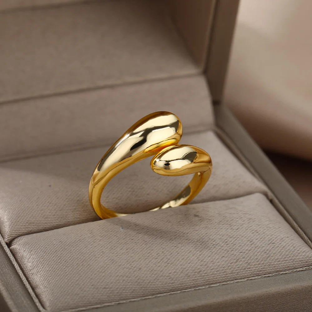 Lumiére Ring – Modern Gold-Tone Elegance